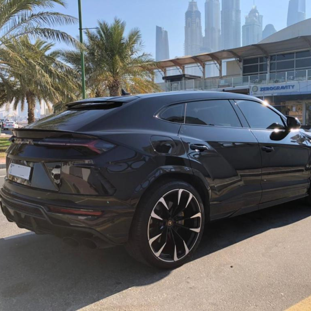 Lamborghini URUS Black